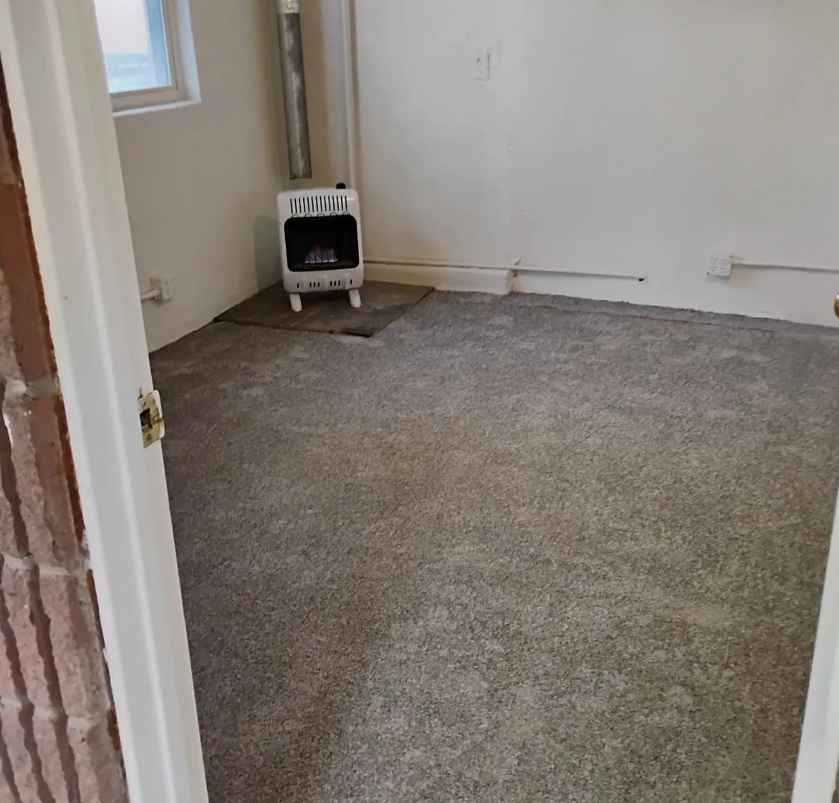 616 Riverside Dr SW — Photo 2