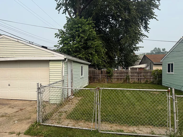 20409 Vermander Ave — Photo 15