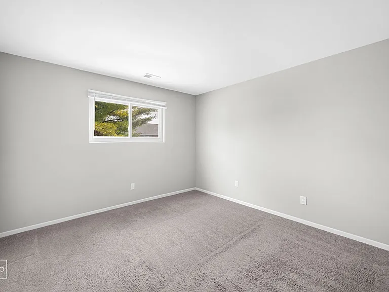 2405 Ashland Cir #9 — Photo 14