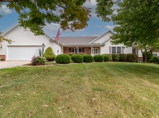 304 Prairieview Dr, Hudson, IL