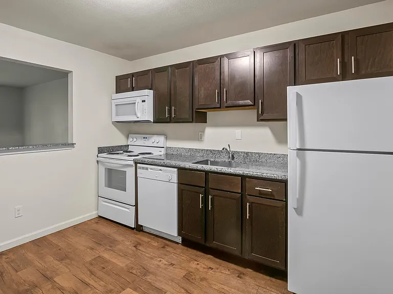 Westport Crossing Apartments — Photo 14