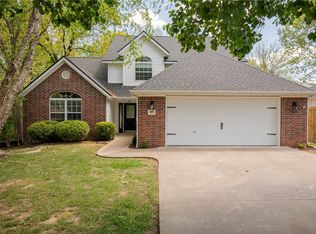 402 Willington Ln, Bentonville, AR 72712