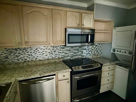 3rd image of 513 65th Ave N APT C