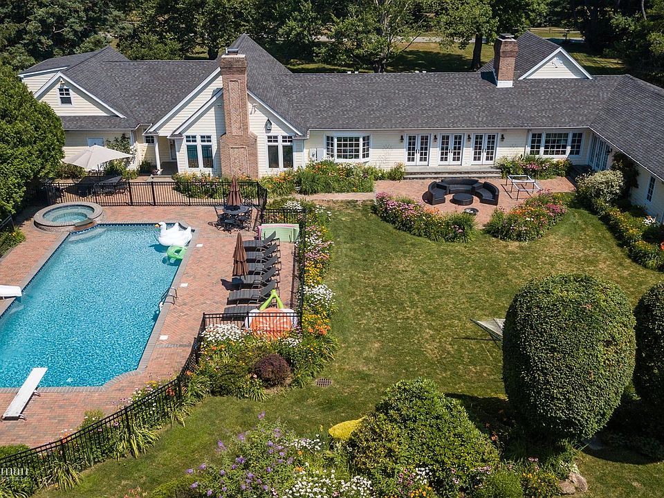 1st image of 21 Meadowridge Ln