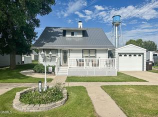 114 2nd Ave SW, Steele, ND 58482