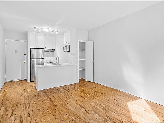 3rd image of 160 E 91st St APT 5I