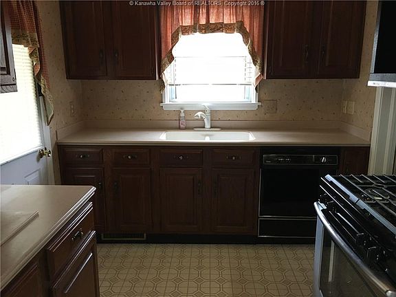 3rd image of 900 Overlook Way