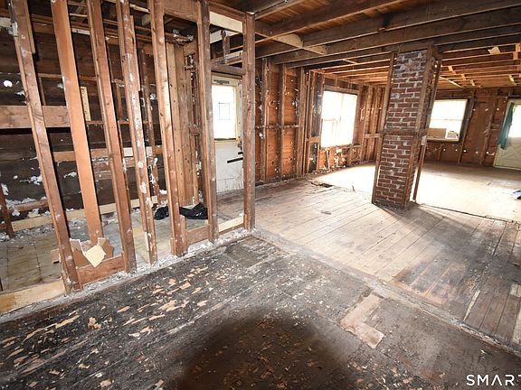 4th image of 82 Lexington Street