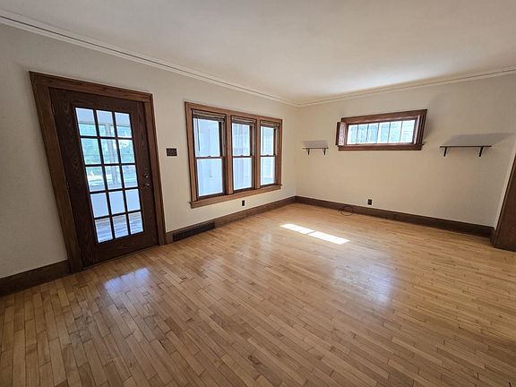 4th image of 270 Gillett St
