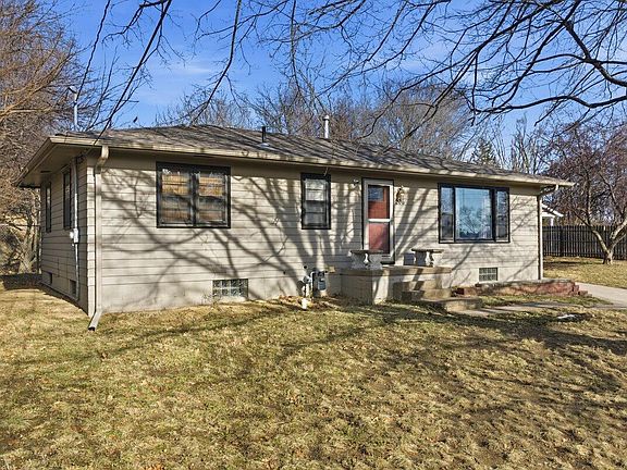 3rd image of 206 Ivy Dr