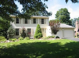 7536 Meadow Wood Dr, North Syracuse, NY 13212