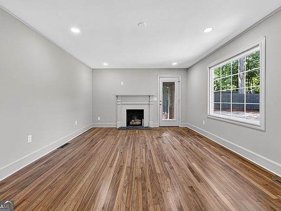 4th image of 177 Bryan St