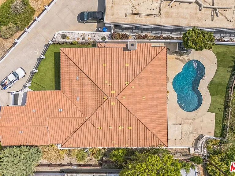 4576 Martson Dr — Photo 35