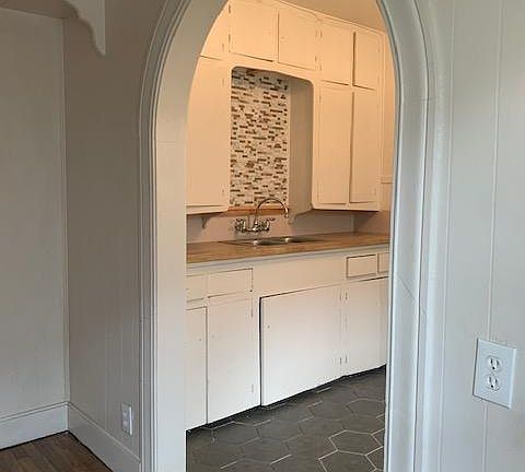 2nd image of 723 Hudgins Ave