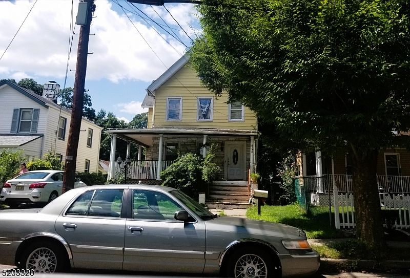 1st image of 528 W 6th St