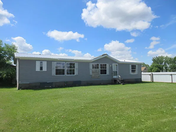 106 Brisbane Ln, Emerado, ND 58228