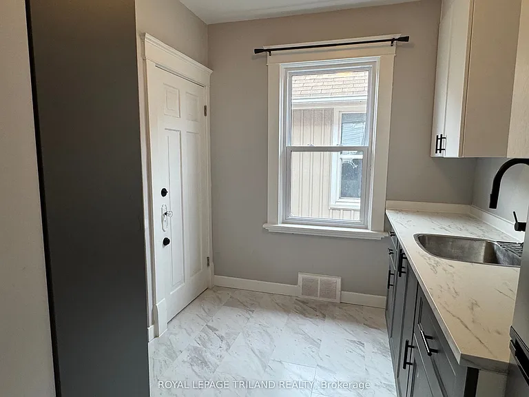 140 Arundell St #MAIN — Photo 11