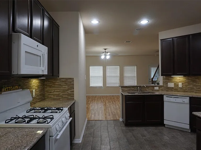 10615 Chestnut St — Photo 12