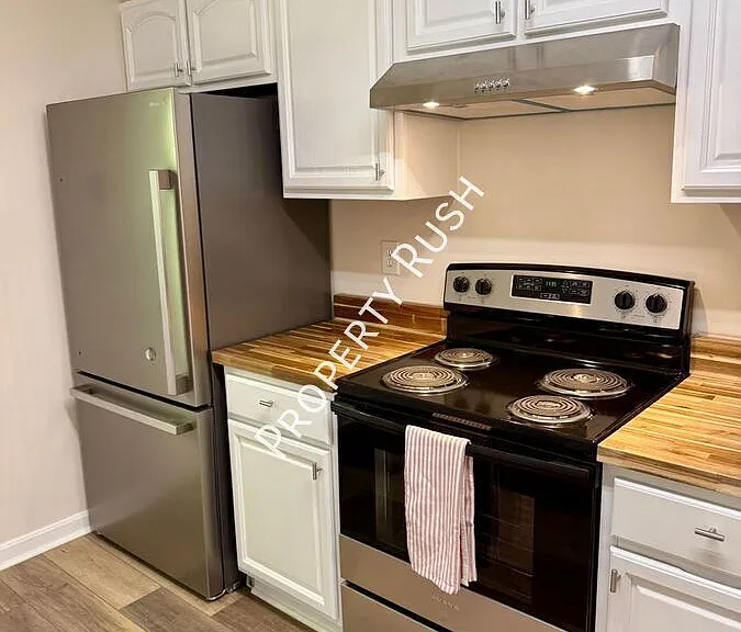 709 N Holly St — Photo 11