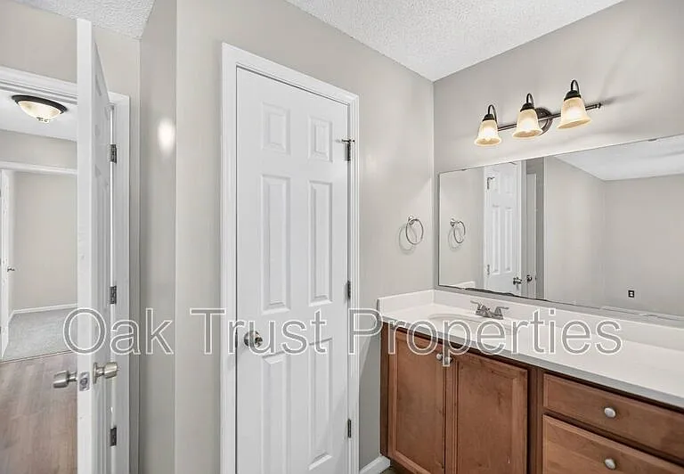 220 Cornell Dr — Photo 12