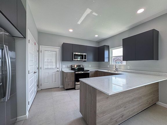 4th image of 906 N Abbey Ave #76