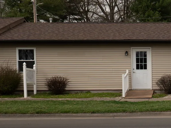 815 N Main St, Flora, IL 62839