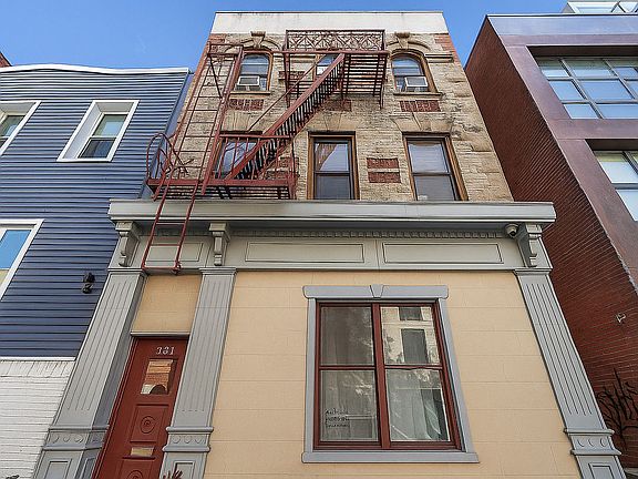 3rd image of 381 Manhattan Ave