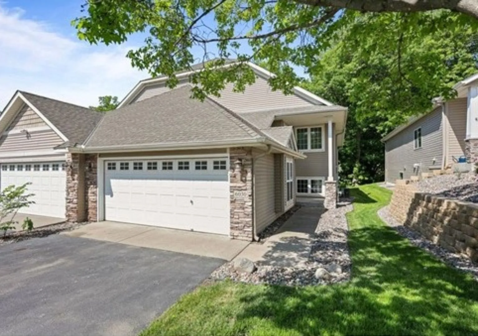 2 Bedroom Townhome in Rockford! — Photo 1