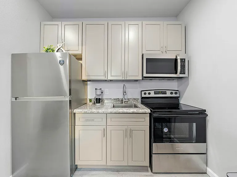 801 Avenue K #F — Photo 6