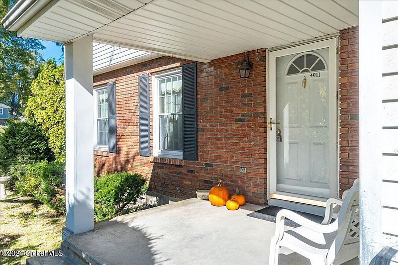 3rd image of 4011 Buckingham Drive