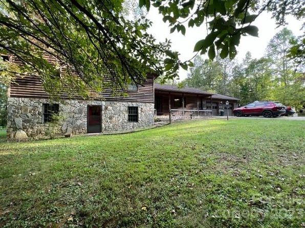 2752 Old Highway 221 S, Marion, NC 28752