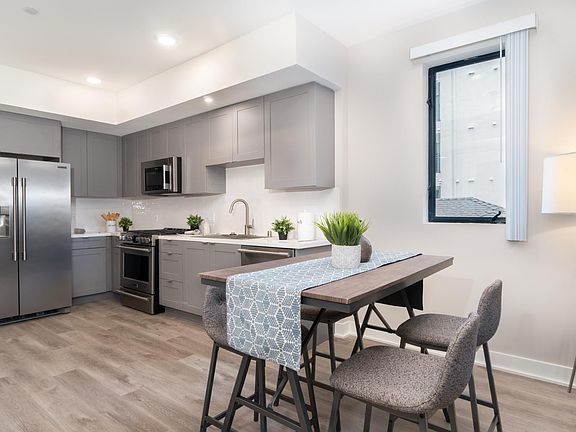 4th image of 11050 Hartsook St #409