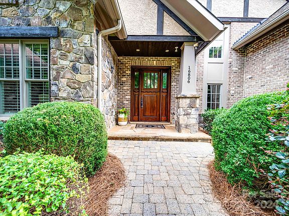 3rd image of 16806 Ashton Oaks Dr