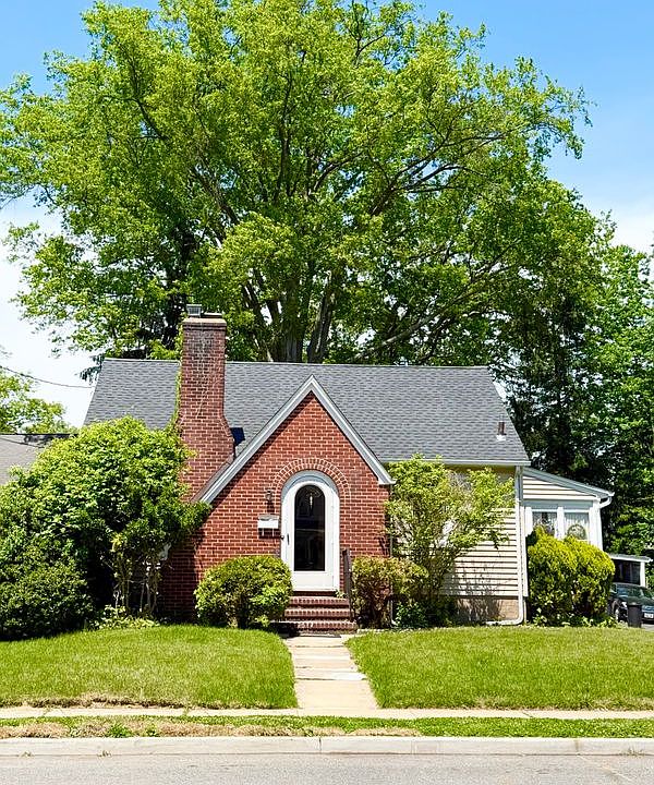 1st image of 301 Hickory Ave