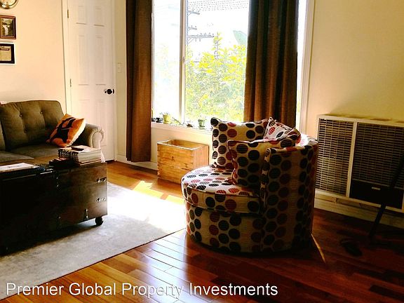 3rd image of 3501 Bellevue Ave #11676737