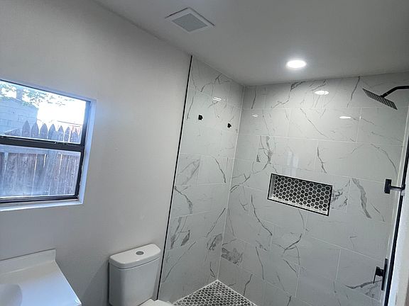 3rd image of 2307 W 14th St #2