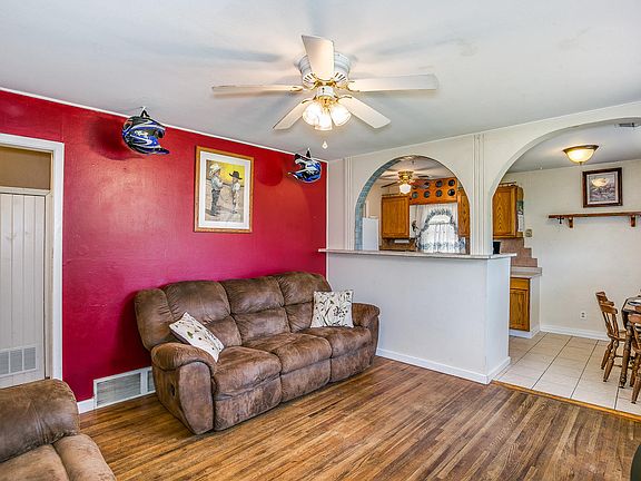 3rd image of 2421 W Graber St