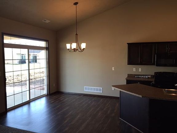 5th image of 204 E 83rd Pl