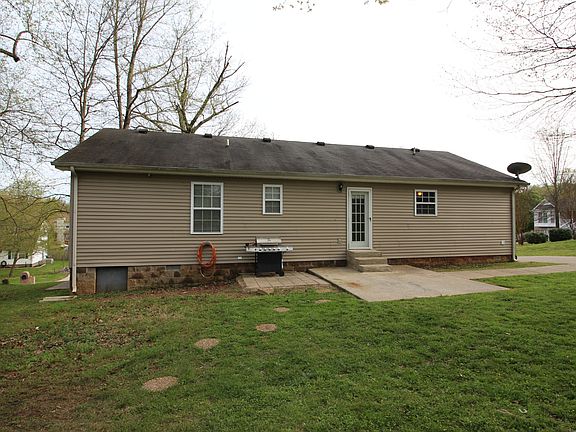 3rd image of 136 Villages Ct