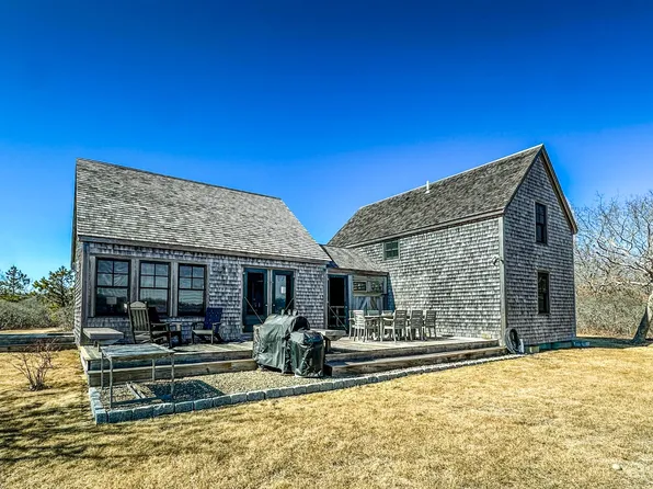 21 Coffins Field Rd, Edgartown, MA 02539