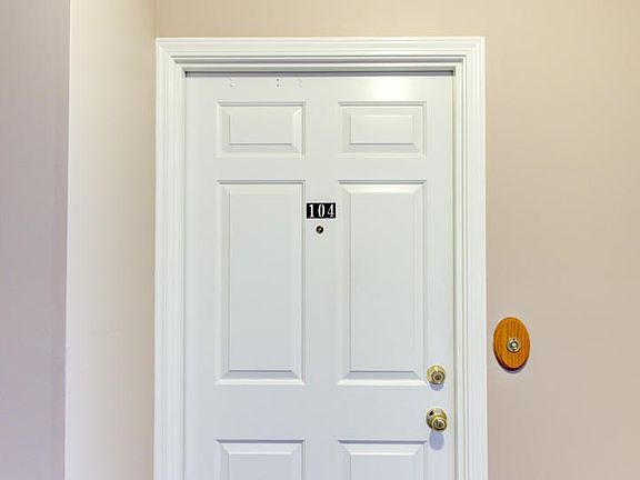 1103-104 Powerhouse Ln-4