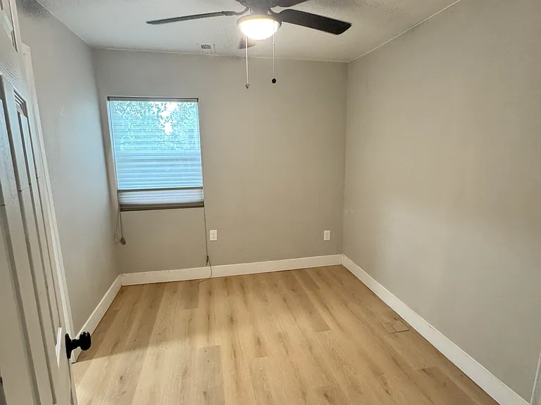 2959 S Elm St — Photo 21