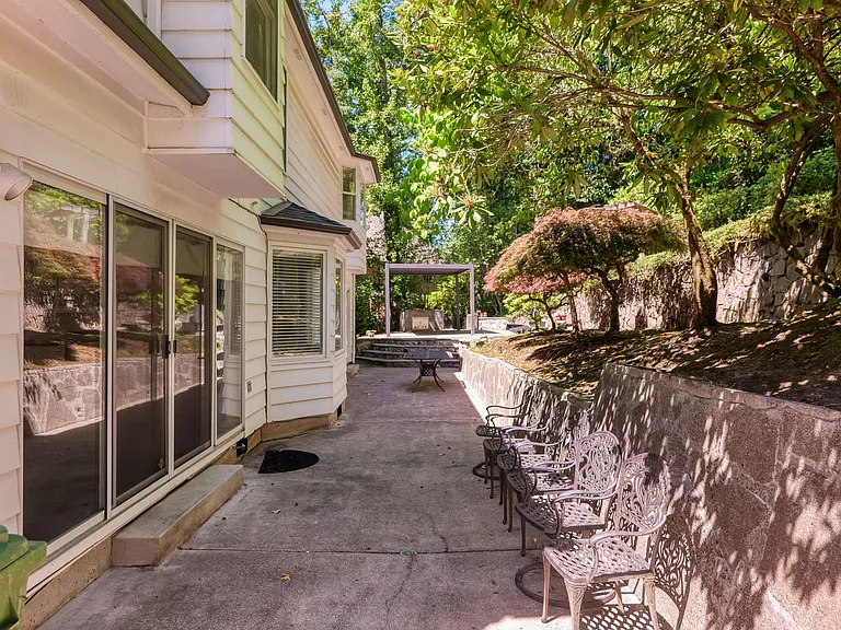 18052 Hobbit Ct — Photo 23
