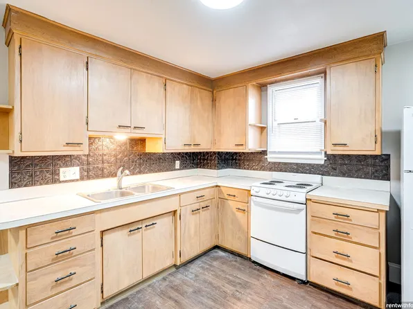 829 N. State St., 829 N State St #1/2, Appleton, WI 54911