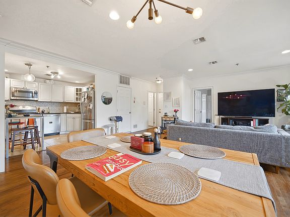 4th image of 727 Jefferson St APT 6