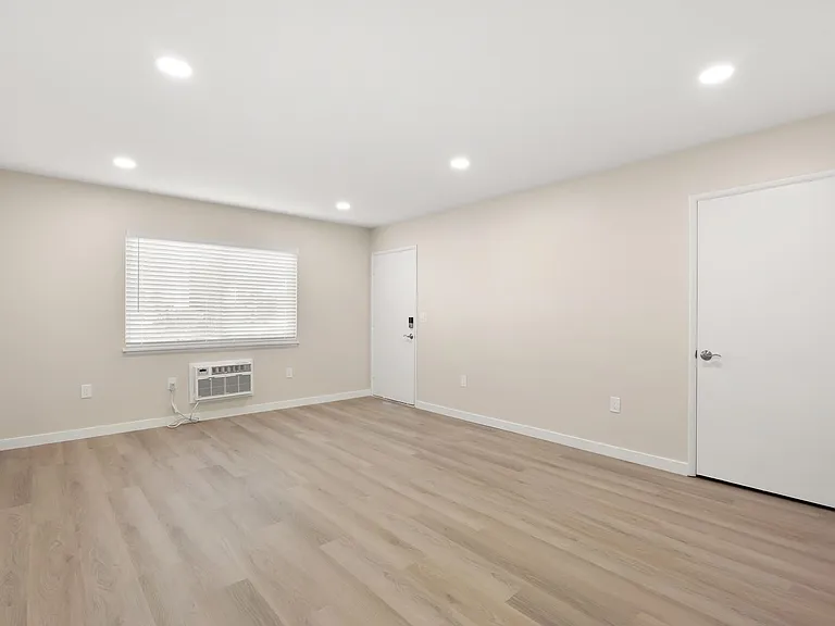 Concorde Apartments - Riverside, CA — Photo 16