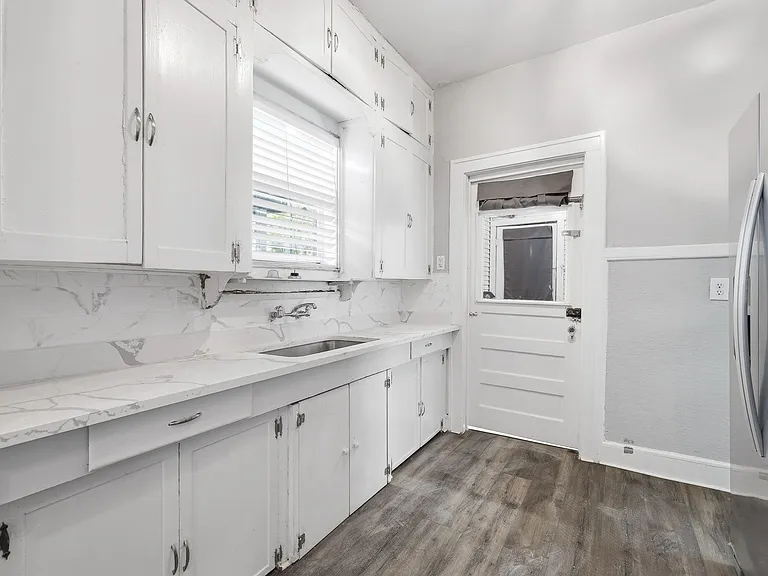 527 Fulton Ave — Photo 12