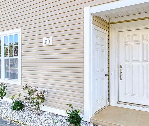 3rd image of 140 Twisted Oak Dr