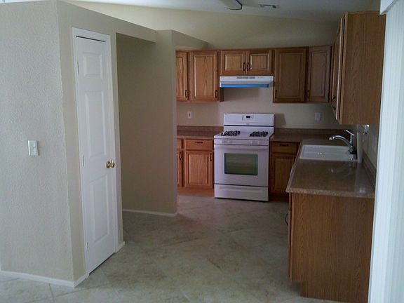 4th image of 3016 Honeysuckle Ave