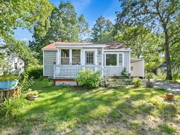 65 Chapel St, Shirley, MA 01464